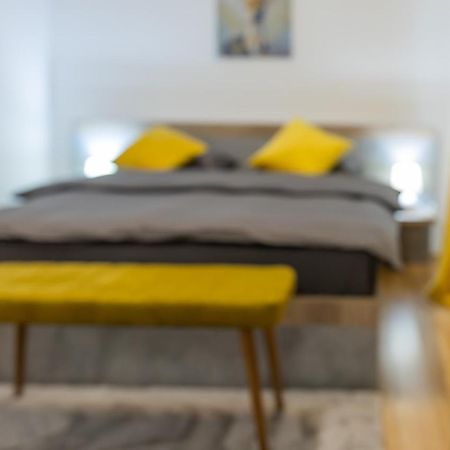 Luxury 2 Bedroom Holiday Apartment Питещ Екстериор снимка