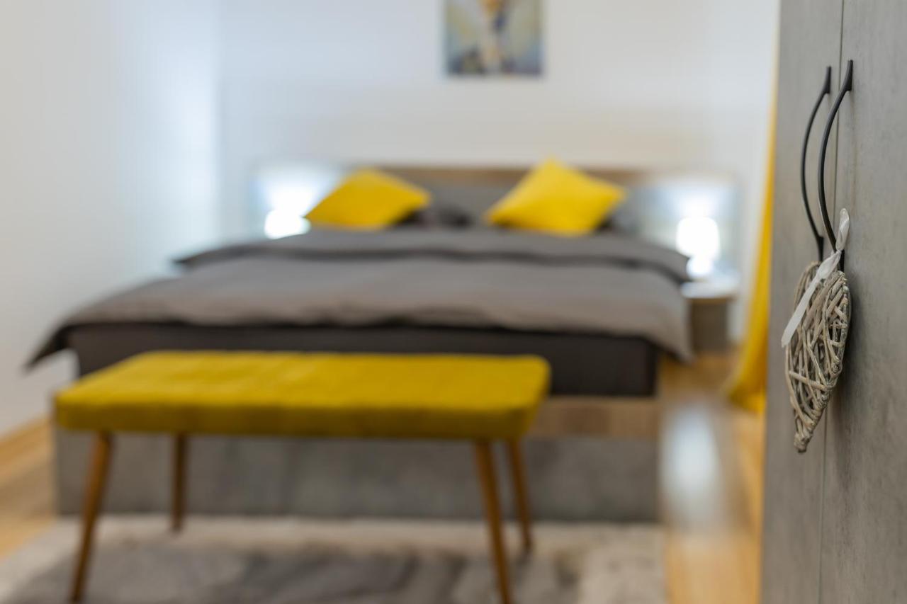 Luxury 2 Bedroom Holiday Apartment Питещ Екстериор снимка