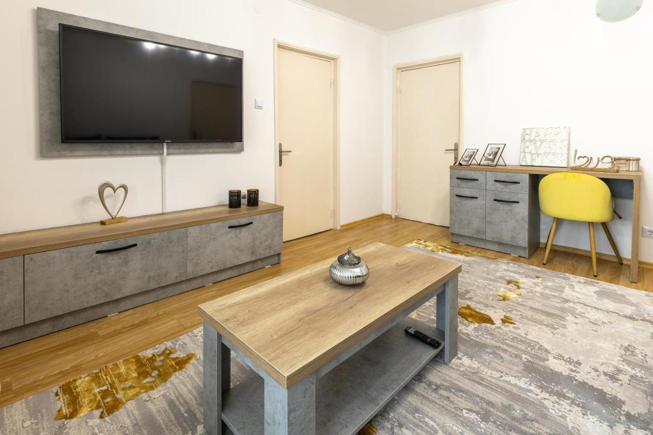 Luxury 2 Bedroom Holiday Apartment Питещ Екстериор снимка