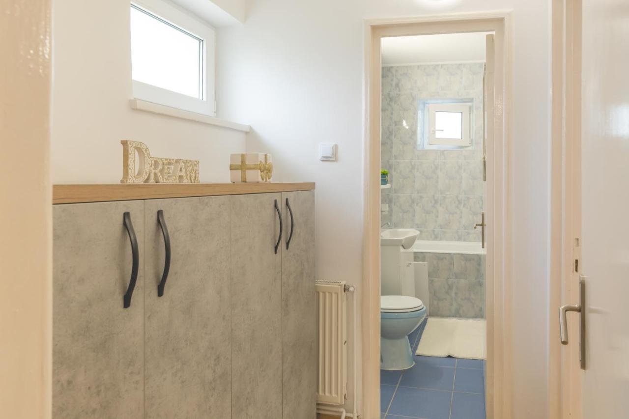 Luxury 2 Bedroom Holiday Apartment Питещ Екстериор снимка