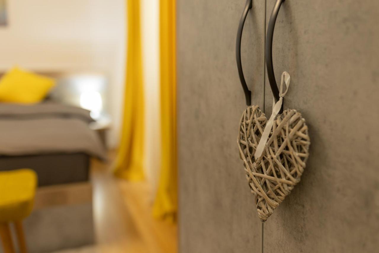 Luxury 2 Bedroom Holiday Apartment Питещ Екстериор снимка